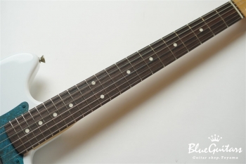 IRIS #101 - Olympic White over Lake Placid Blue