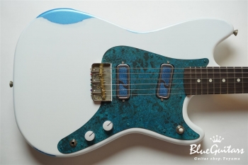 IRIS #101 - Olympic White over Lake Placid Blue