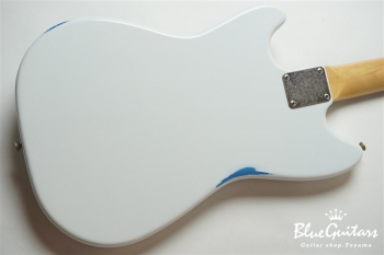 IRIS #101 - Olympic White over Lake Placid Blue