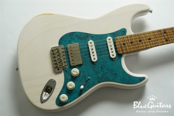 Model S. #112 Light Aged - White Blonde with Orii Blue