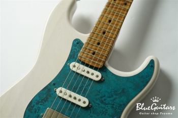 Model S. #112 Light Aged - White Blonde with Orii Blue