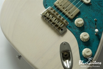 Model S. #112 Light Aged - White Blonde with Orii Blue