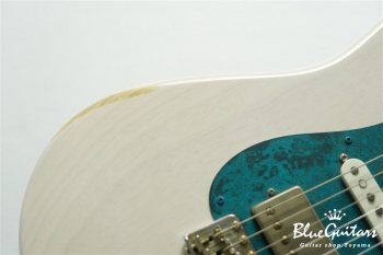 Model S. #112 Light Aged - White Blonde with Orii Blue