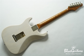 Model S. #112 Light Aged - White Blonde with Orii Blue