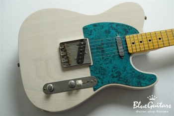 Model T. #113 Light Aged - White Blonde with Orii Blue