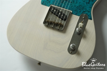 Model T. #113 Light Aged - White Blonde with Orii Blue