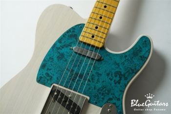 Model T. #113 Light Aged - White Blonde with Orii Blue