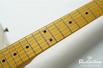 Model T. #113 Light Aged - White Blonde with Orii Blue