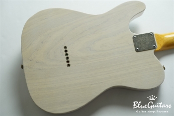 Model T. #113 Light Aged - White Blonde with Orii Blue