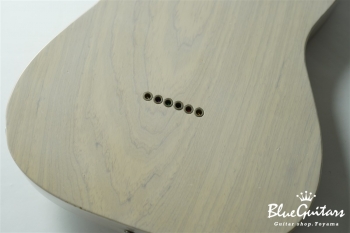 Model T. #113 Light Aged - White Blonde with Orii Blue