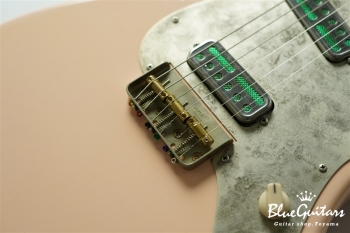 IRIS #122 - Shell Pink over Olympic White