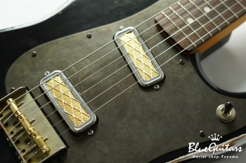 IRIS #115 - Black over White