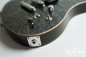 BORDER CUSTOM 666 Quilted Maple Top Mahogany Back - Trans Black