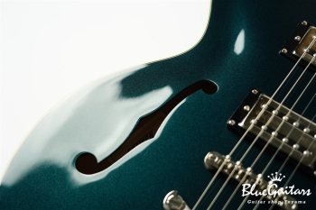 G2622 Streamliner Center Block Double-Cut with V-Stoptail - Midnight Sapphire