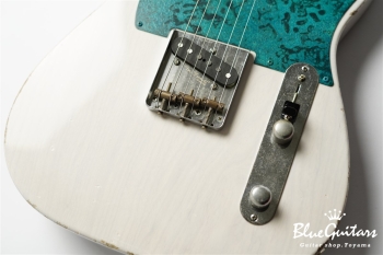 Model T. #137 Light Aged - White Blonde with Orii Blue