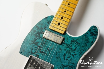 Model T. #137 Light Aged - White Blonde with Orii Blue