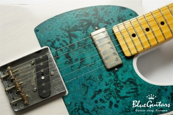 Model T. #137 Light Aged - White Blonde with Orii Blue