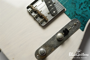 Model T. #137 Light Aged - White Blonde with Orii Blue