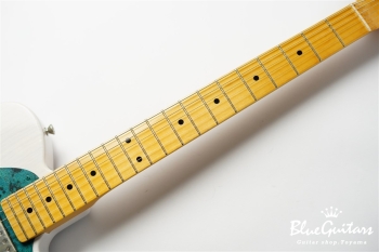 Model T. #137 Light Aged - White Blonde with Orii Blue