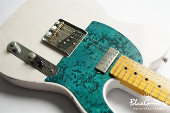 Model T. #137 Light Aged - White Blonde with Orii Blue