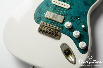 Model S. #138 Light Aged - White Blonde with Orii Blue