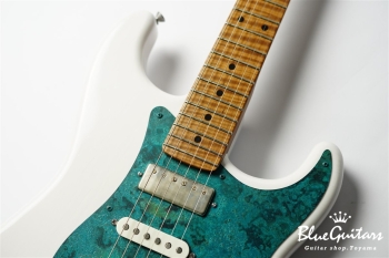 Model S. #138 Light Aged - White Blonde with Orii Blue