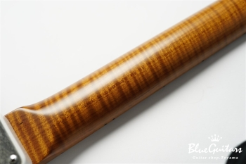 Model S. #138 Light Aged - White Blonde with Orii Blue