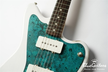 Model JM. #139 Light Aged - White Blonde with Blu 