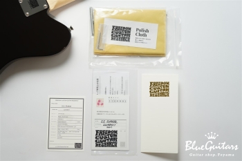 Shaker L.W.Ash2P/R Black…Brown?