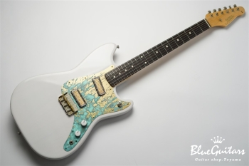 IRIS #140 - White Blonde with Art Texture