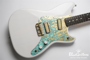 IRIS #140 - White Blonde with Art Texture