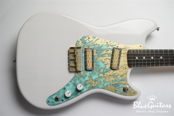 IRIS #140 - White Blonde with Art Texture