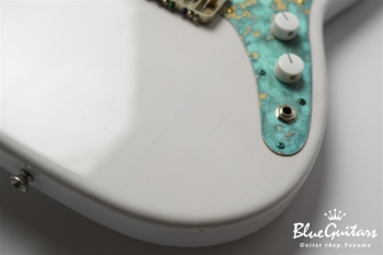 IRIS #140 - White Blonde with Art Texture