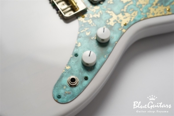 IRIS #140 - White Blonde with Art Texture