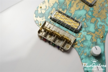 IRIS #140 - White Blonde with Art Texture