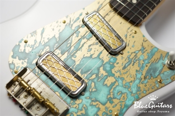 IRIS #140 - White Blonde with Art Texture