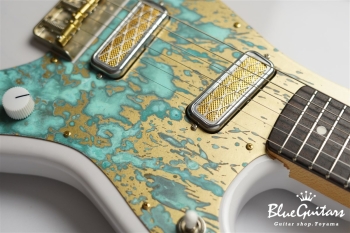 IRIS #140 - White Blonde with Art Texture