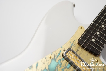 IRIS #140 - White Blonde with Art Texture