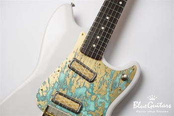 IRIS #140 - White Blonde with Art Texture