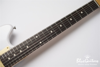 IRIS #140 - White Blonde with Art Texture