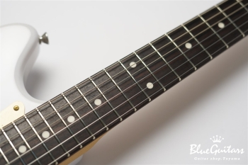 IRIS #140 - White Blonde with Art Texture