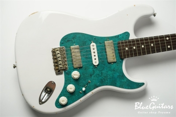 Model S. #142 Light Aged - White Blonde with Orii Blue