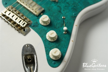 Model S. #142 Light Aged - White Blonde with Orii Blue