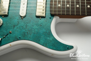 Model S. #142 Light Aged - White Blonde with Orii Blue