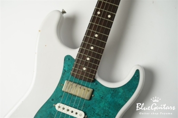 Model S. #142 Light Aged - White Blonde with Orii Blue