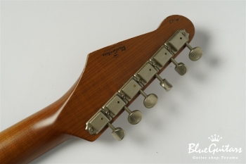 Model S. #142 Light Aged - White Blonde with Orii Blue