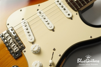 Highway One Stratocaster - 3-Color Sunburst