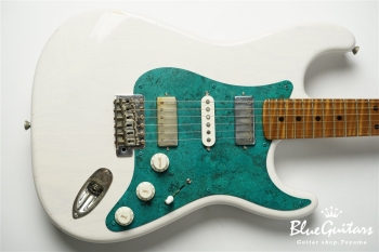 Model S. #145 Light Aged - White Blonde with Orii Blue