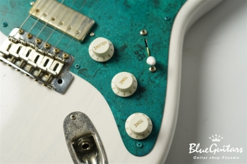 Model S. #145 Light Aged - White Blonde with Orii Blue