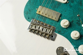 Model S. #145 Light Aged - White Blonde with Orii Blue